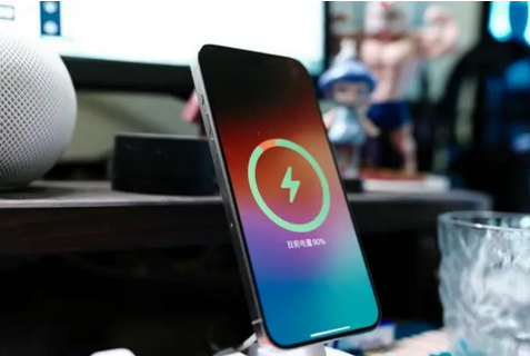 青原苹果15换屏服务分享用什么充电器给iPhone15充电更好 